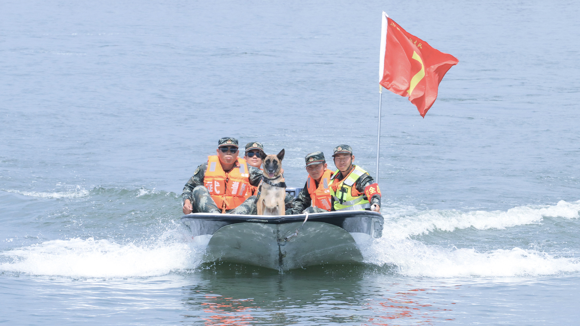 劈波斬浪！直擊武警沖鋒舟練兵現場【2】