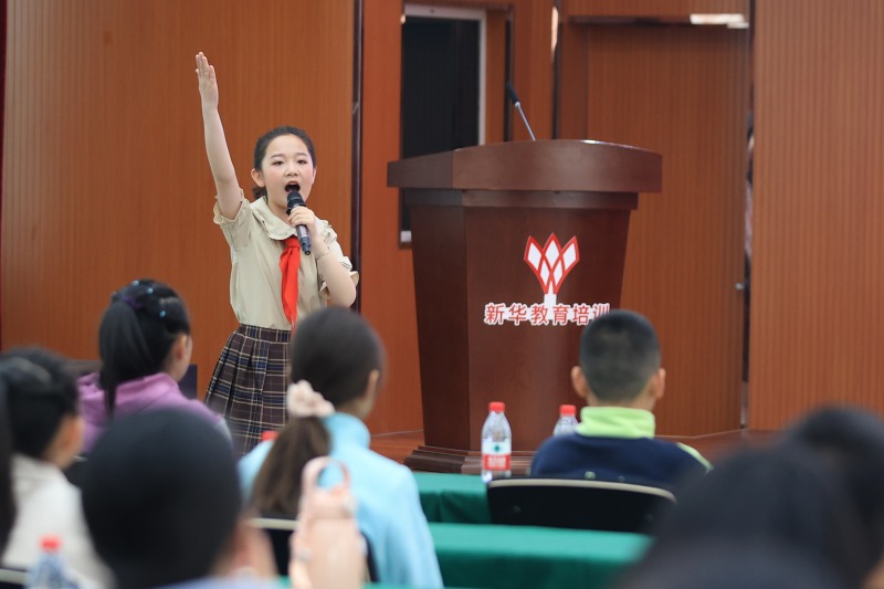 圖為主題演講比賽小學組一等獎獲得者張玨鑫現場演講。