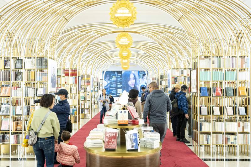 圖為坐落于仿蘇式建筑中、山西首家會員制書店——新華南宮書店。