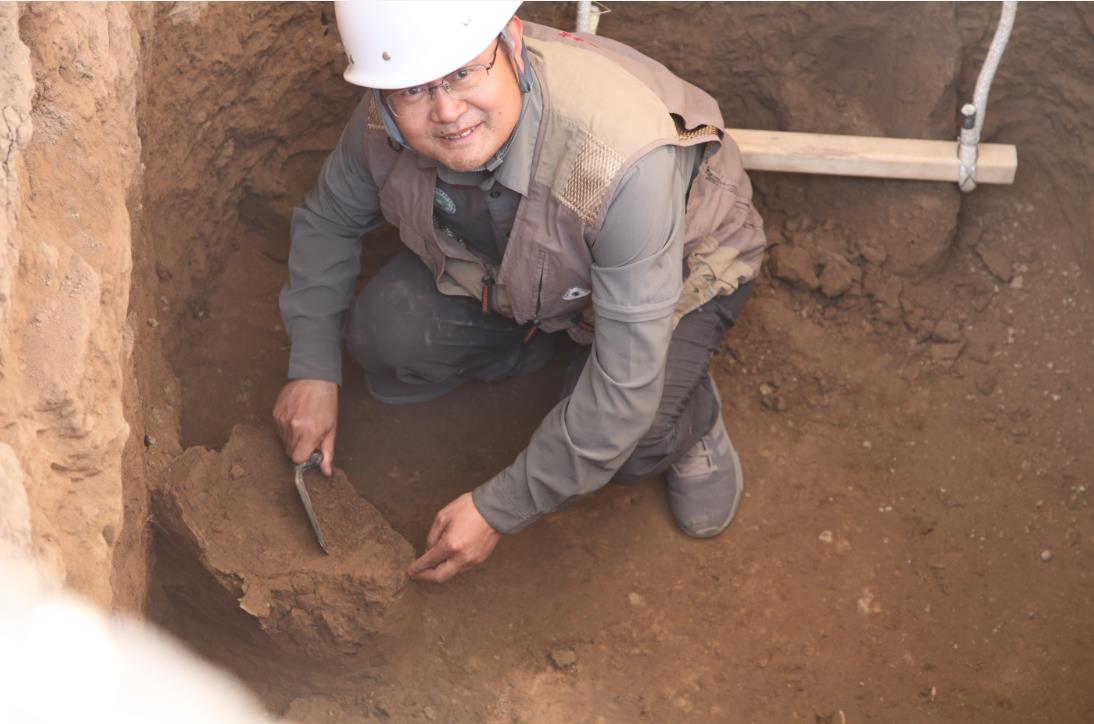 2022年，陶寺考古隊領隊高江濤在發掘宮殿區水井