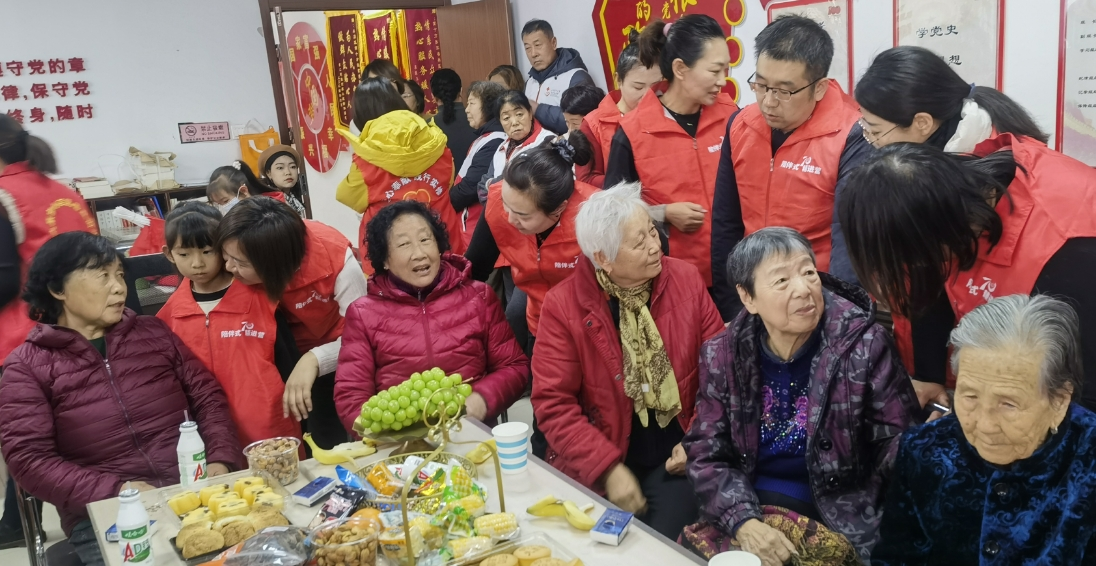 春節前期，社區開展“愛心冬日 關愛老人 ”活動。受訪者供圖