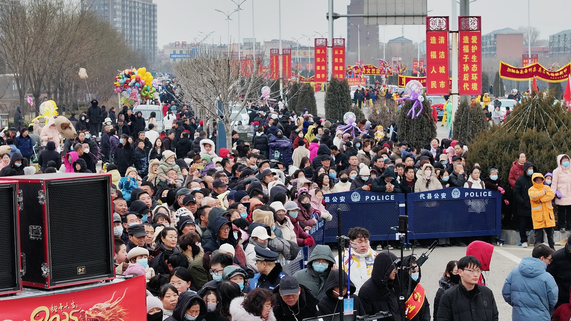 代縣街頭人頭攢動。樊晶璟攝