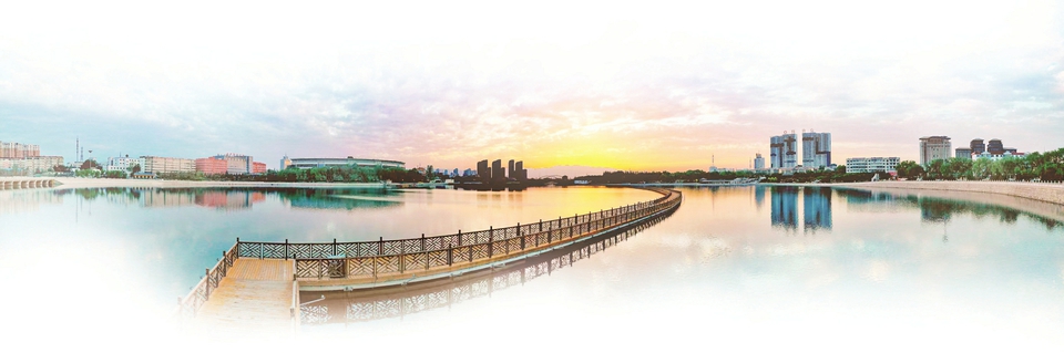 夕陽西下，七里河畔被落日余暉浸染，景象萬千。